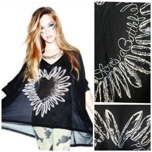 Lauren Moshi Love Is A Battlefield top